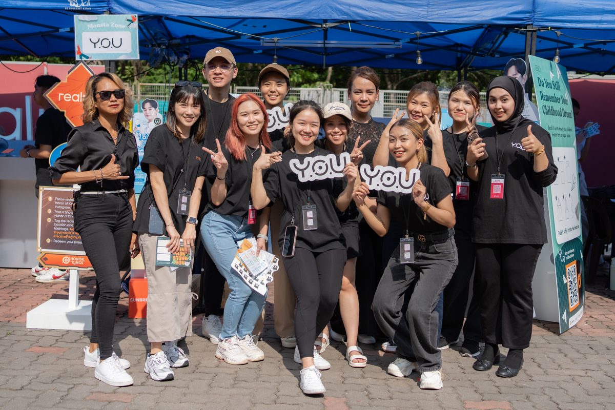 Student Crowds at Campus Artisan Market