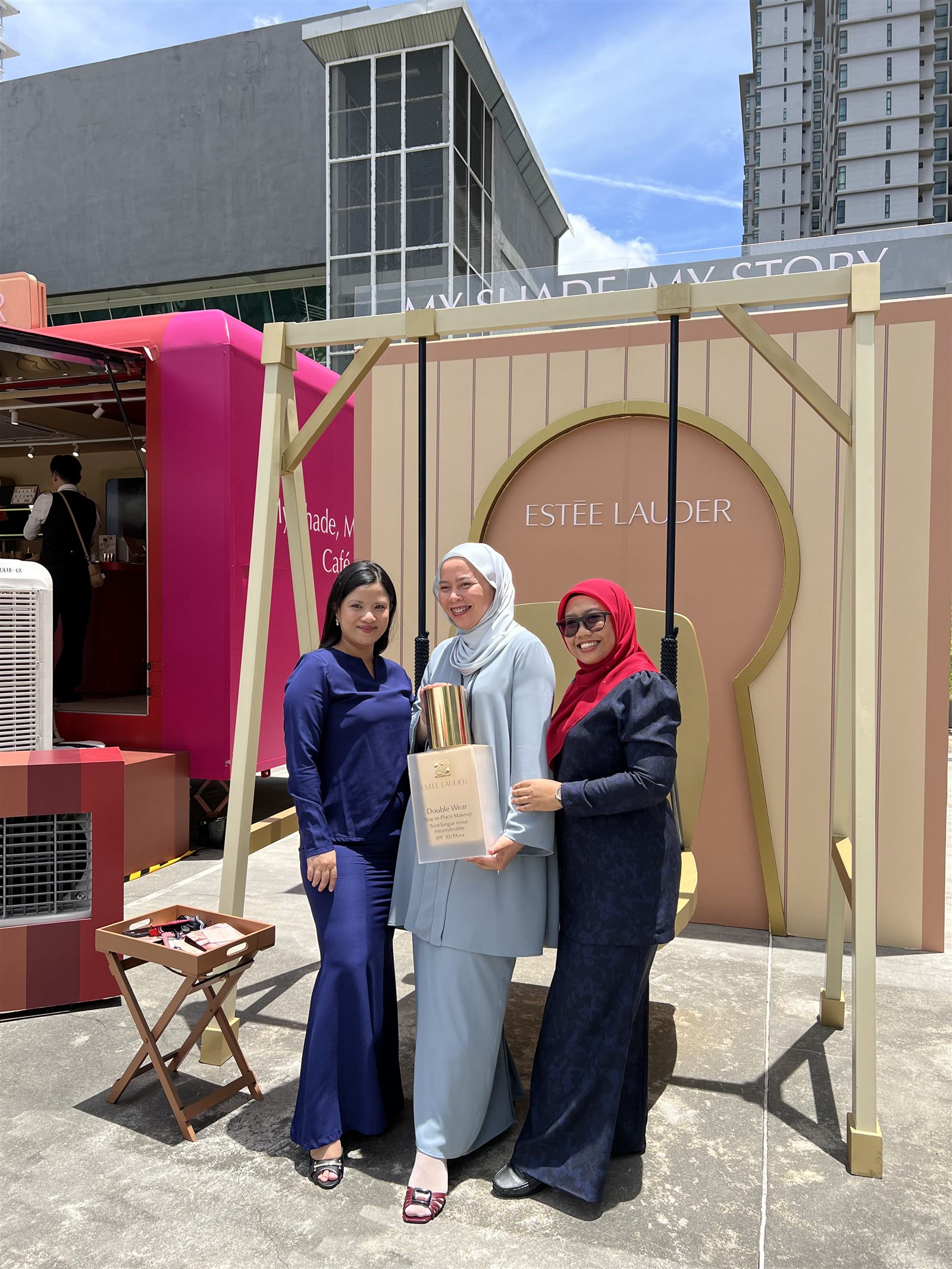 Estée Lauder Airstream Experiential Roadshow